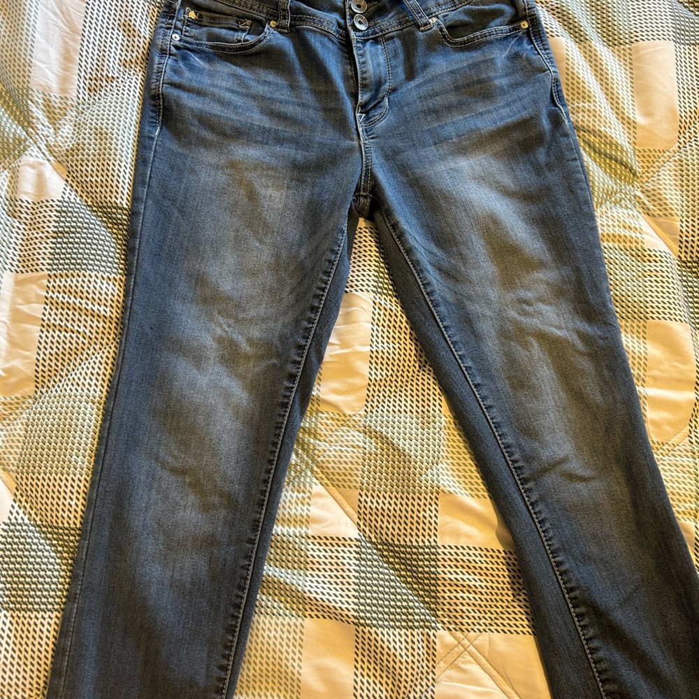 Wallflower, size 9, cropped jeans